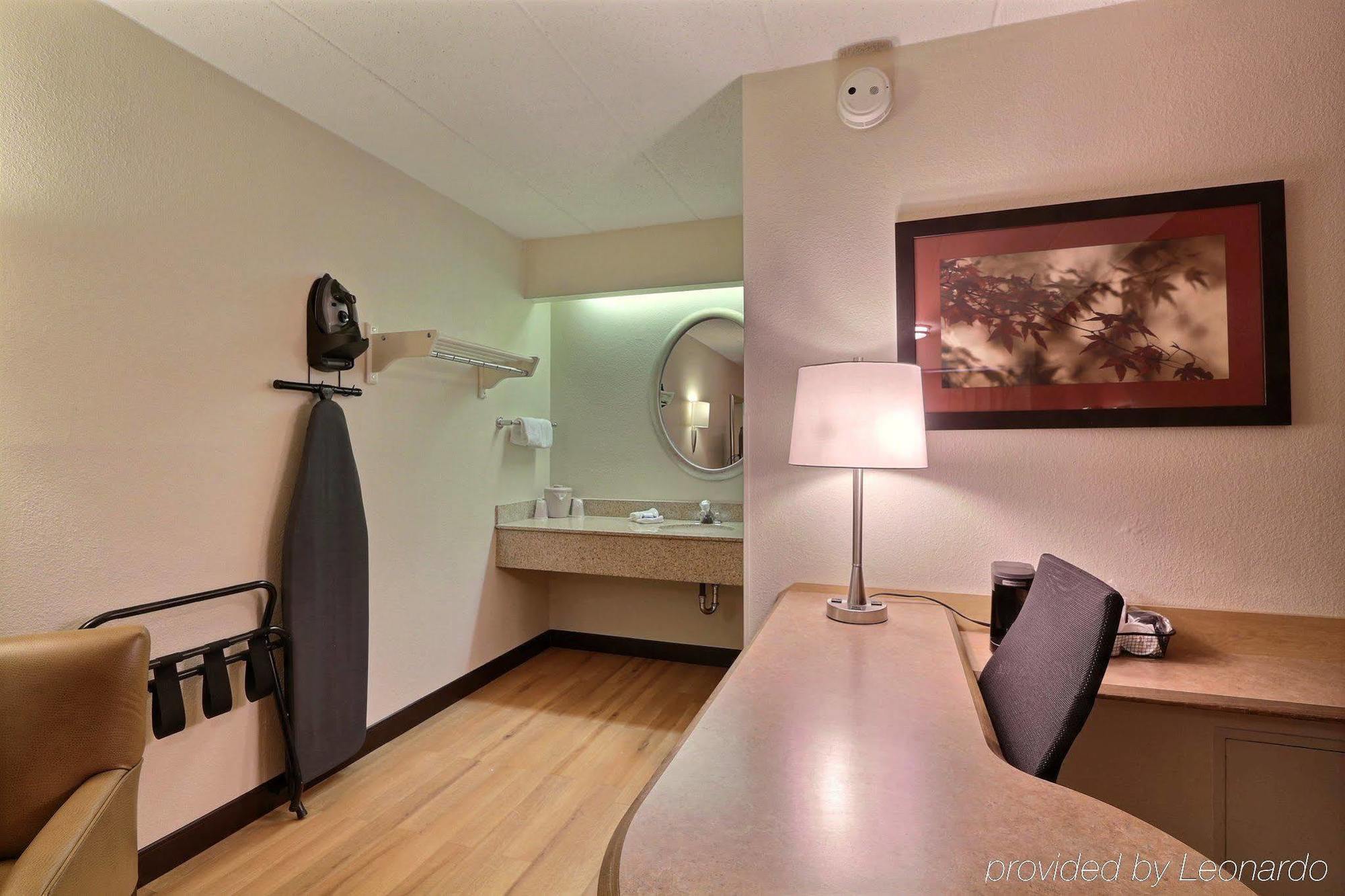 Red Roof Inn Detroit - Plymouth/Canton Екстериор снимка