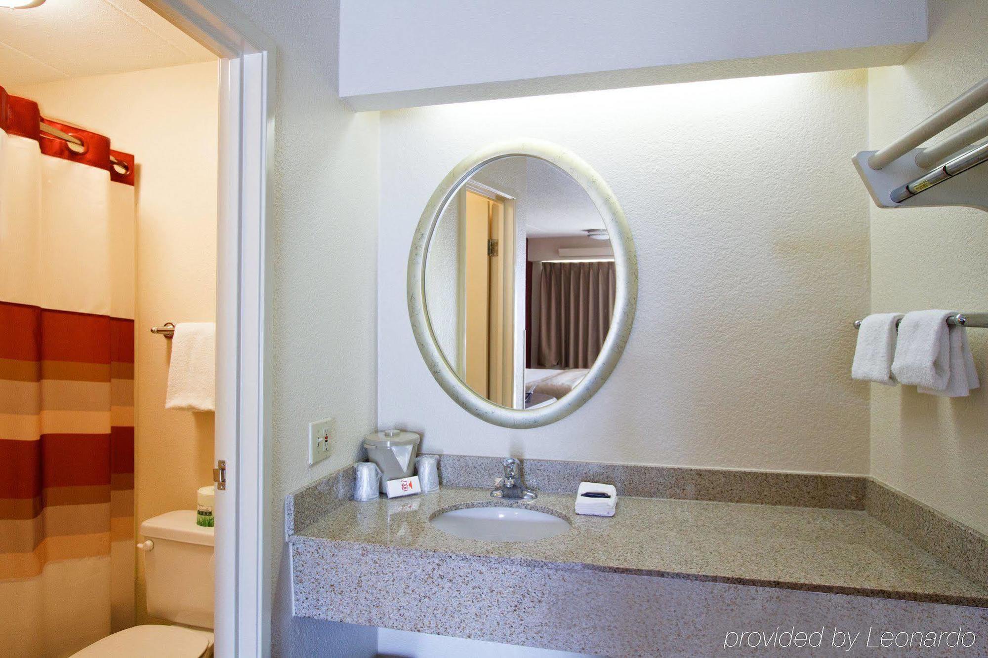 Red Roof Inn Detroit - Plymouth/Canton Екстериор снимка